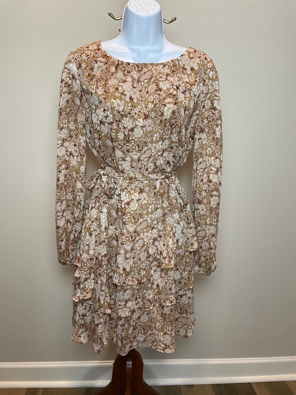 Express Tan Cream Floral Blouson Dress M Gold Metallic Thread Tie Waist Ruffle